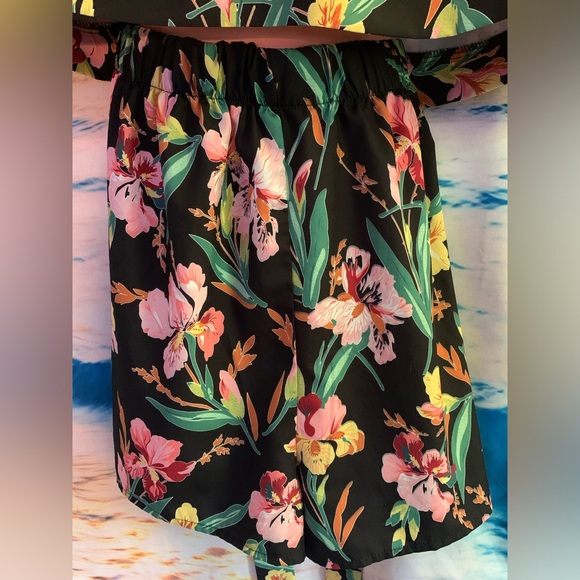 SHEIN Curve 2 Piece Crop Top With Shorts Tropical Floral Design Tie Top - Picture 5 of 5